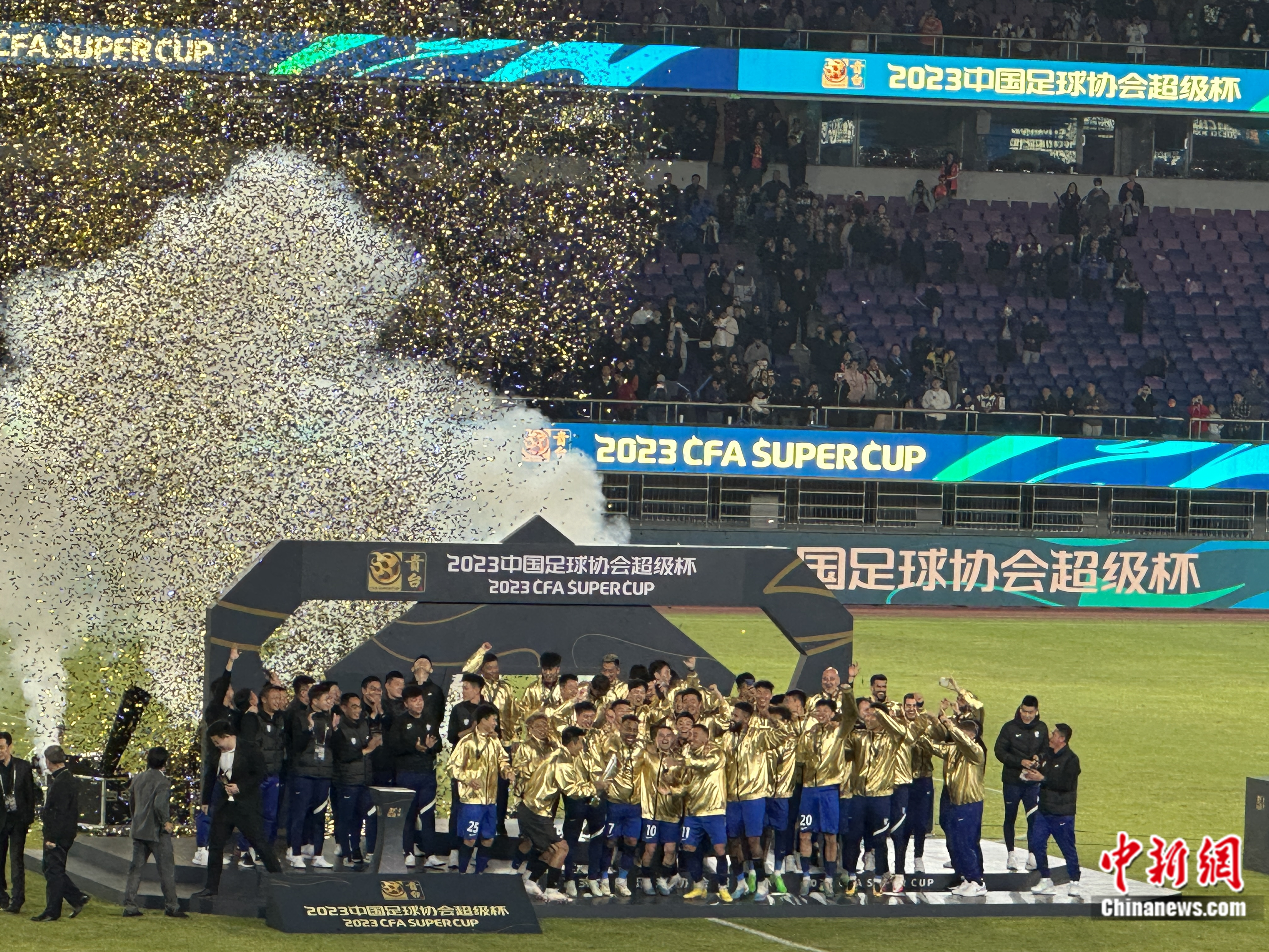 中超卫冕冠军武汉三镇力克足协杯冠军山东泰山