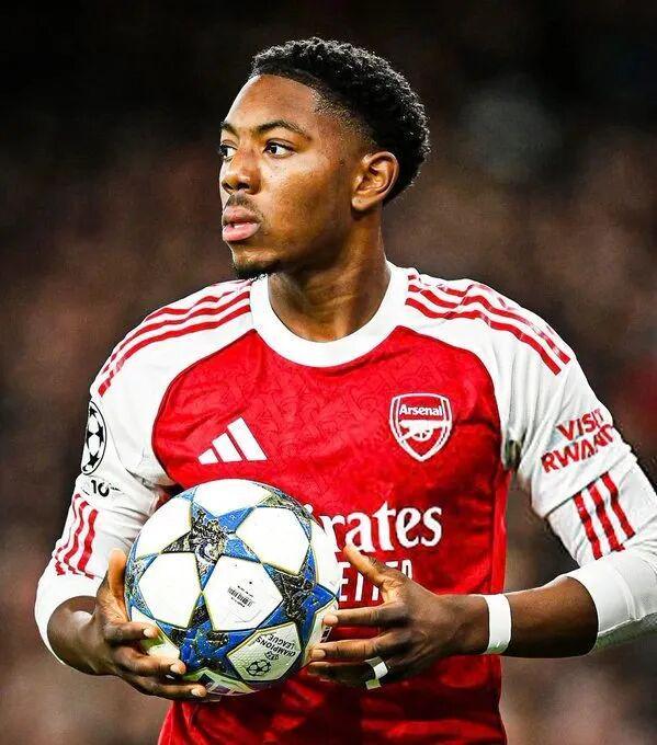 曼联左后卫引援再添新目标 斯凯利或成交易筹码