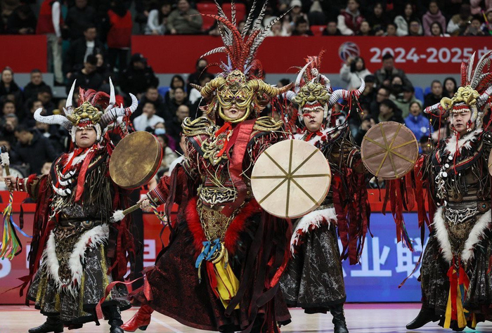 广东男篮大胜江苏豪取12连胜，上海男篮力克山西