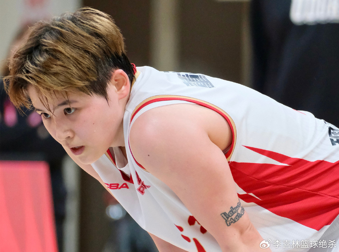 董可尔三分火力全开领跑联赛 中国女篮或借其神