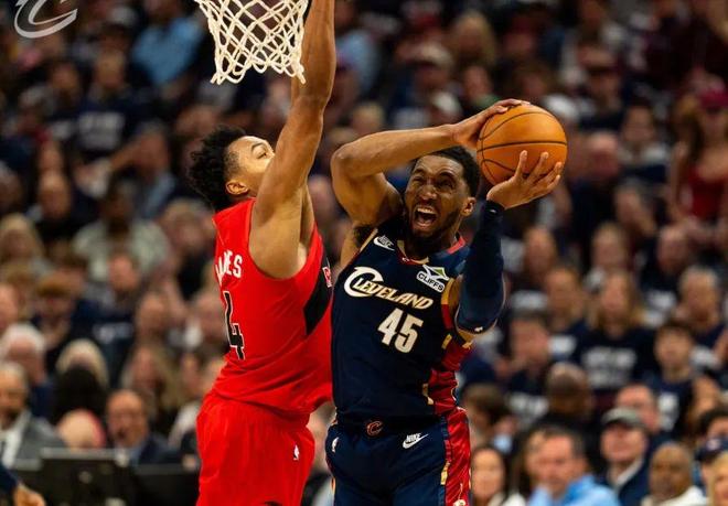 哈登22+10助骑士首胜 裁判争议引热议