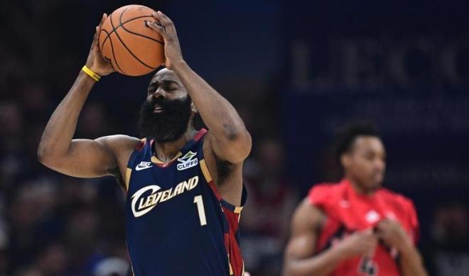 哈登22+10助骑士首胜 裁判争议引热议