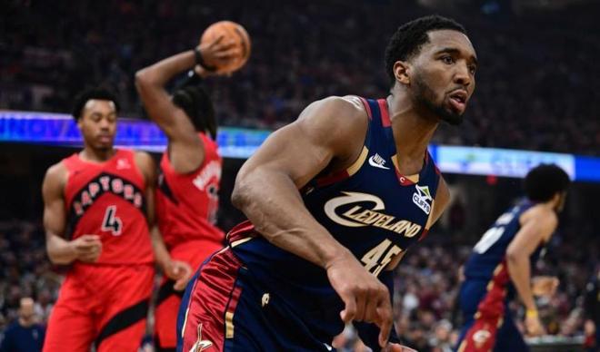 哈登22+10助骑士首胜 裁判争议引热议