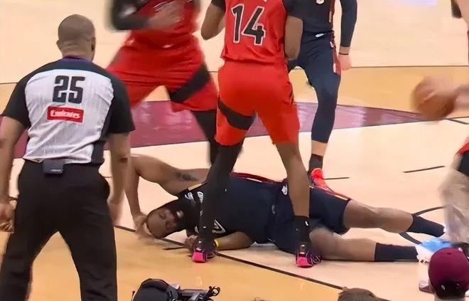 哈登22+10助骑士首胜 裁判争议引热议