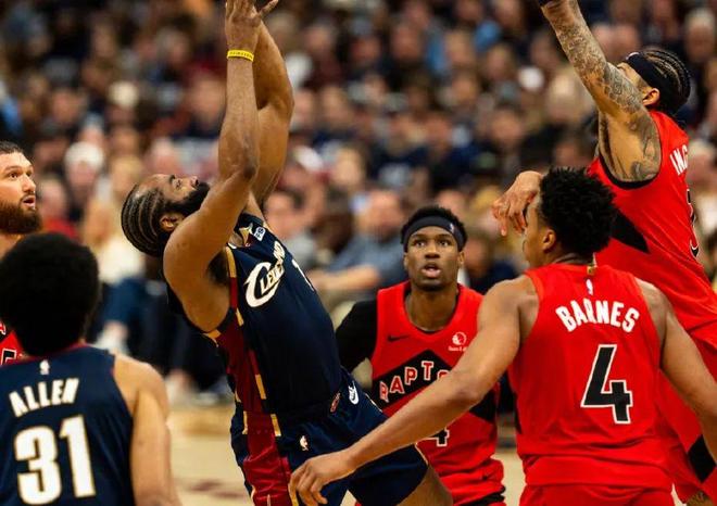 哈登22+10助骑士首胜 裁判争议引热议