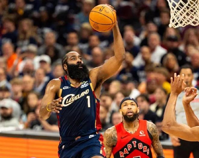 哈登22+10助骑士首胜 裁判争议引热议