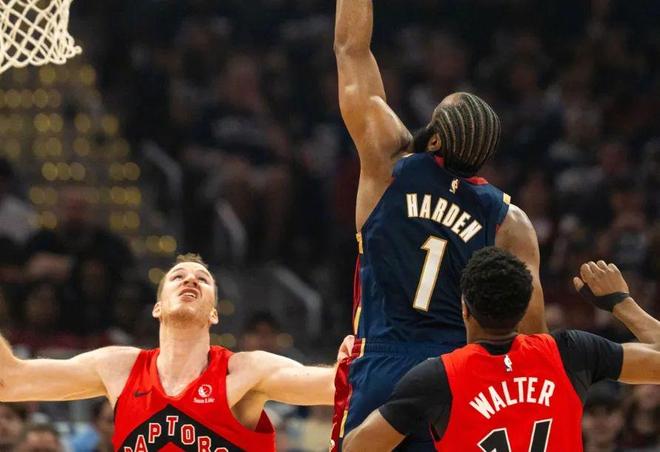 哈登22+10助骑士首胜 裁判争议引热议