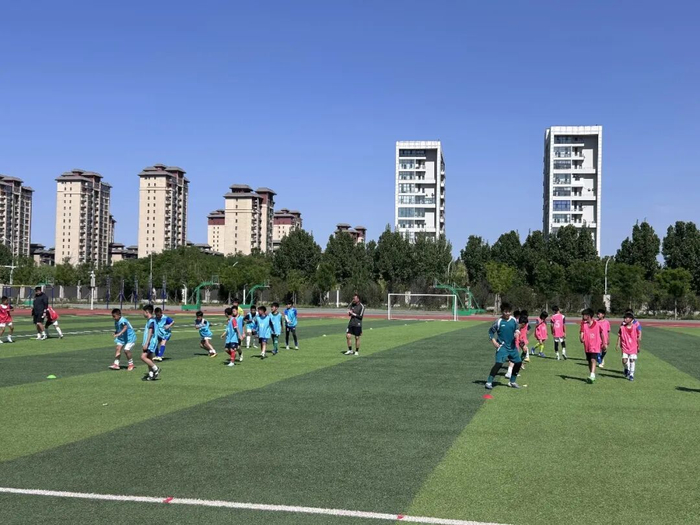 首届新型足球学校杯全国邀请赛拉开河北青少年